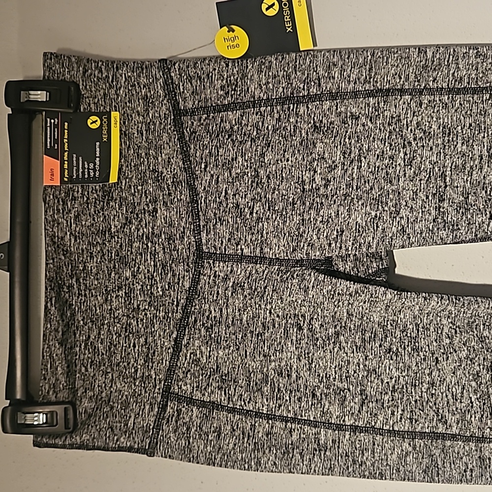 Xersion, size S, Capri training pants